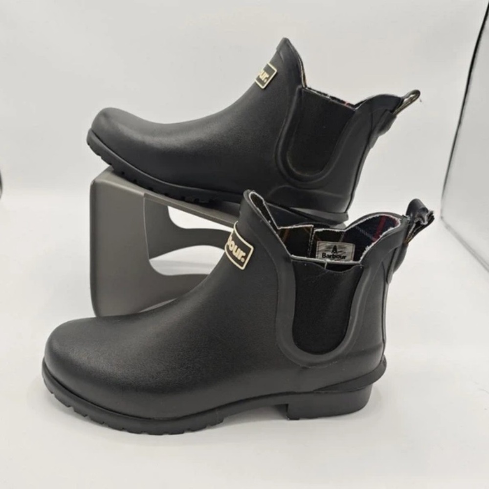 Hunter Women's Classic Black Ankle Rain Boots